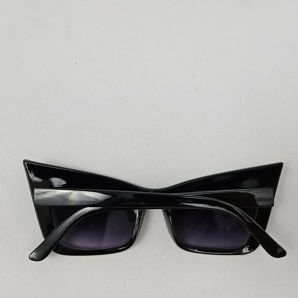 Vintage Clover Sunglasses Cat Eye Retro Pointy Black Silver MCM 1990's